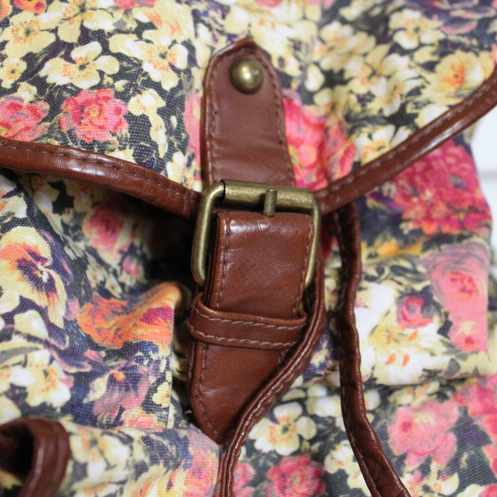 Floral Cloth Backpack - Picture 6 of 7